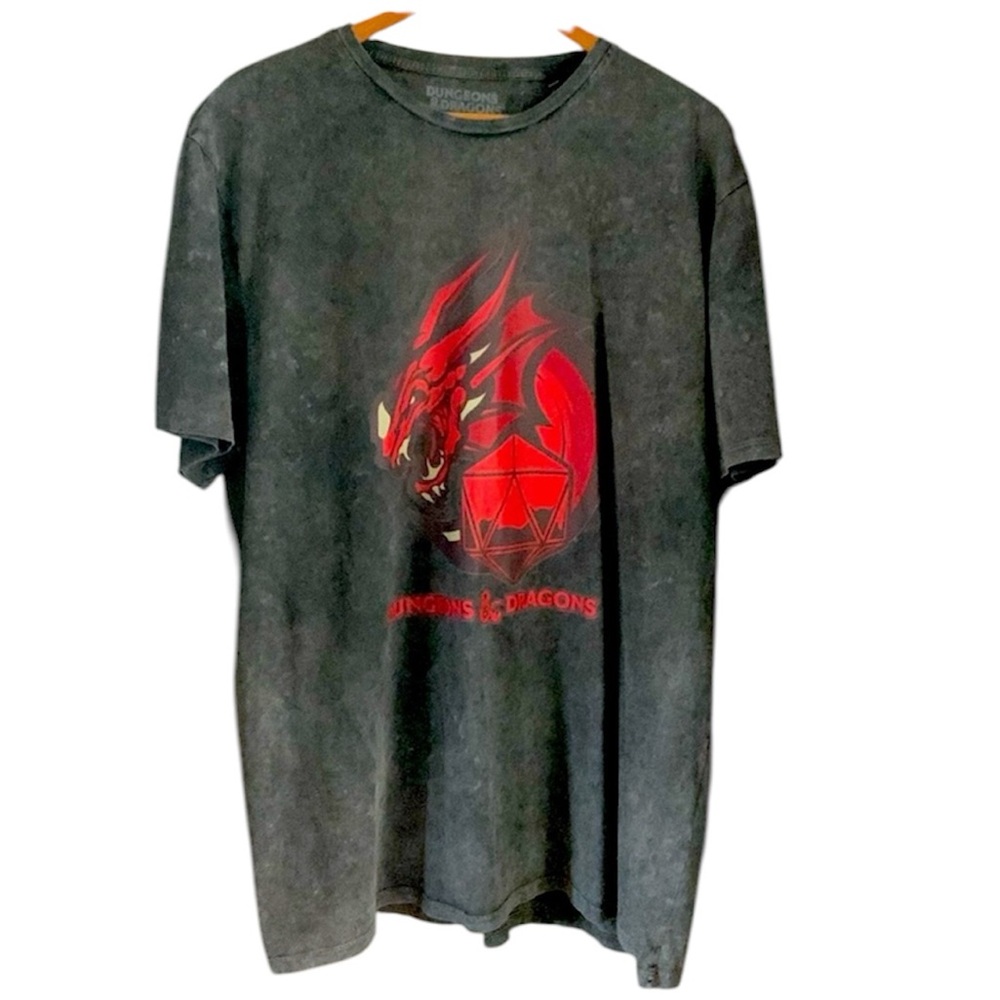 NWT Dungeons & Dragons men’s XXL short sleeve t-shirt gray and red gaming